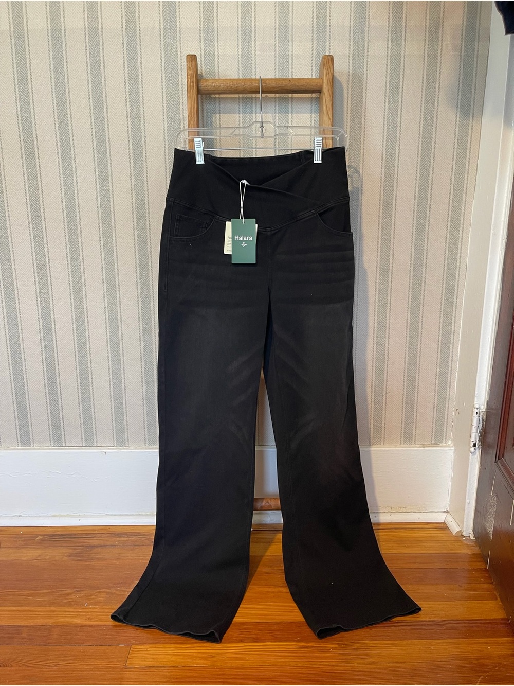 SOLD🚨HALARA Black Halara Flex™ Denim Jogger Pants nwt